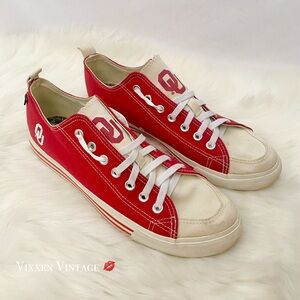 SKICKS UNIVERSITY OF OKLAHOMA SOONERS LOW TOP SNEAKERS IN RED